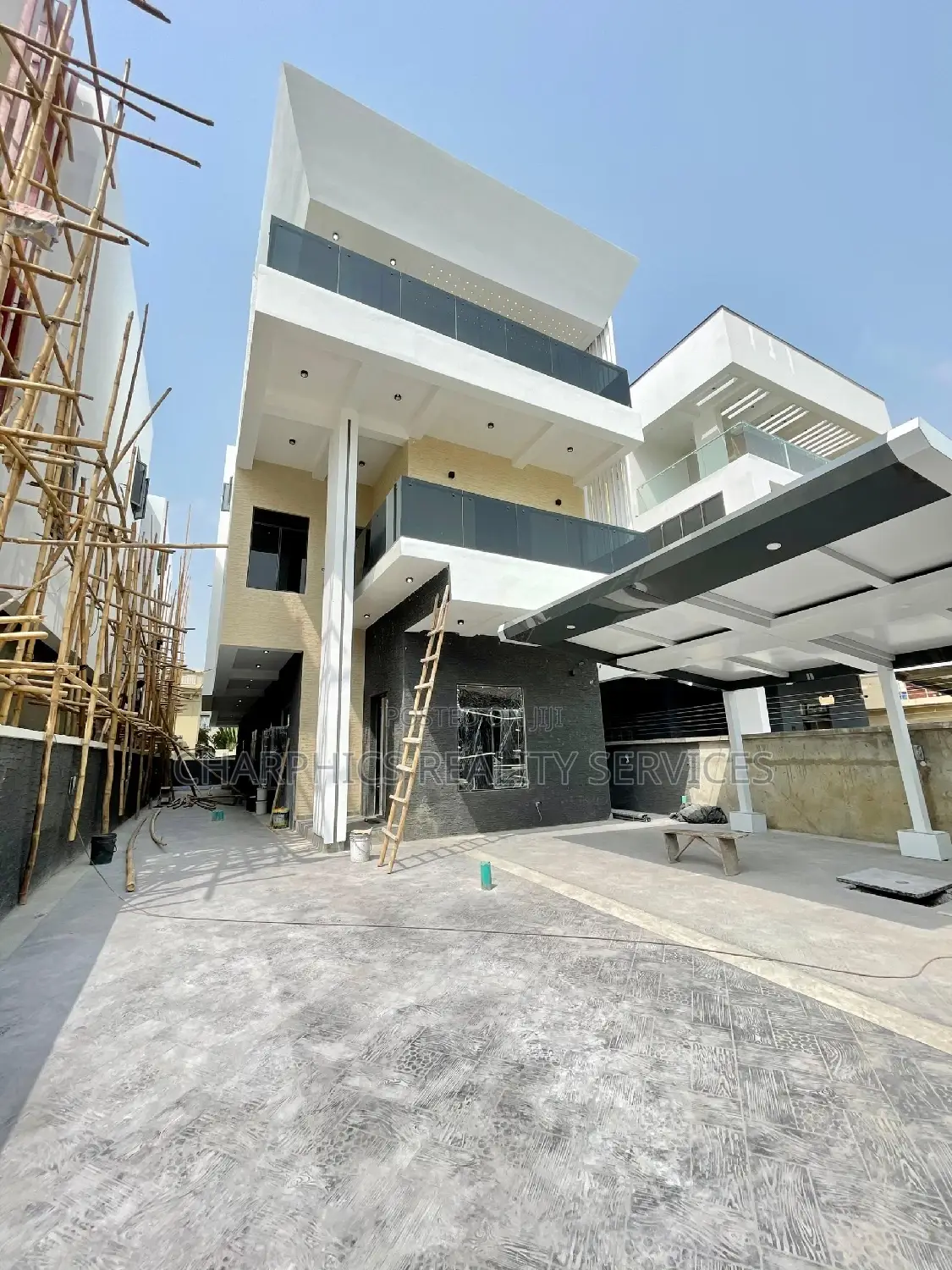 5bdrm Duplex in Lekki Phase 1 for sale in Lekki Phase 1