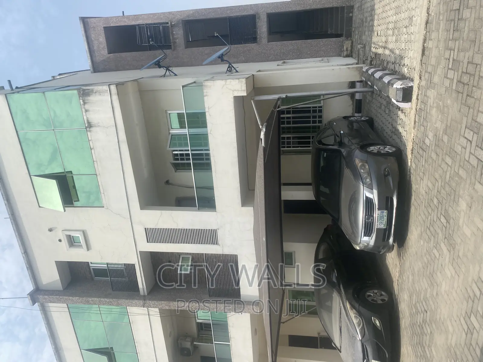 Mini Flat in Chevron for rent in Chevron
