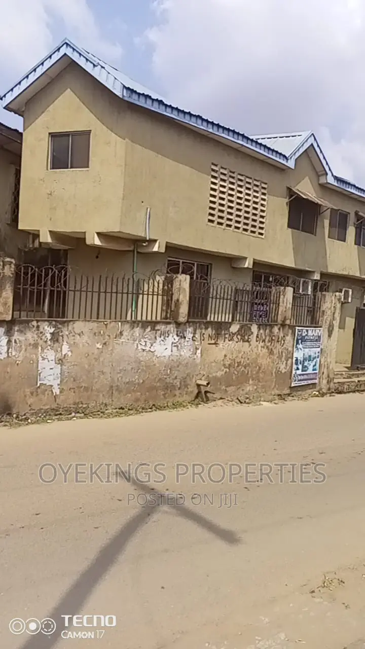 8bdrm Block of Flats in Lam Adesina, Akala Express for sale in Akala Express