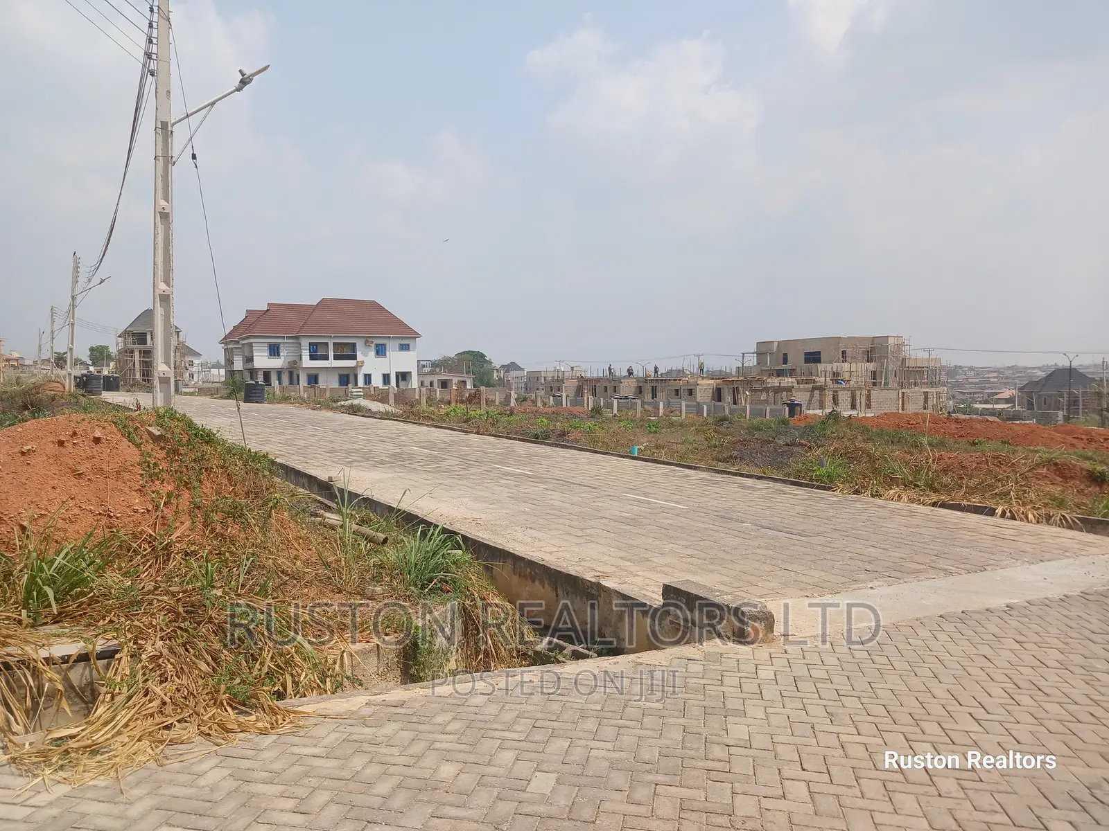 Land Measuring 1000sm at Lere Adigun GRA in Basorun