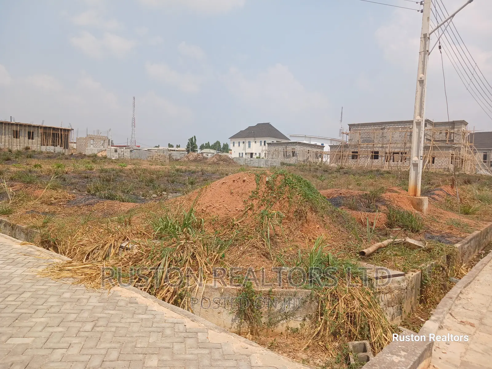 Land Measuring 1000sm at Lere Adigun GRA in Basorun