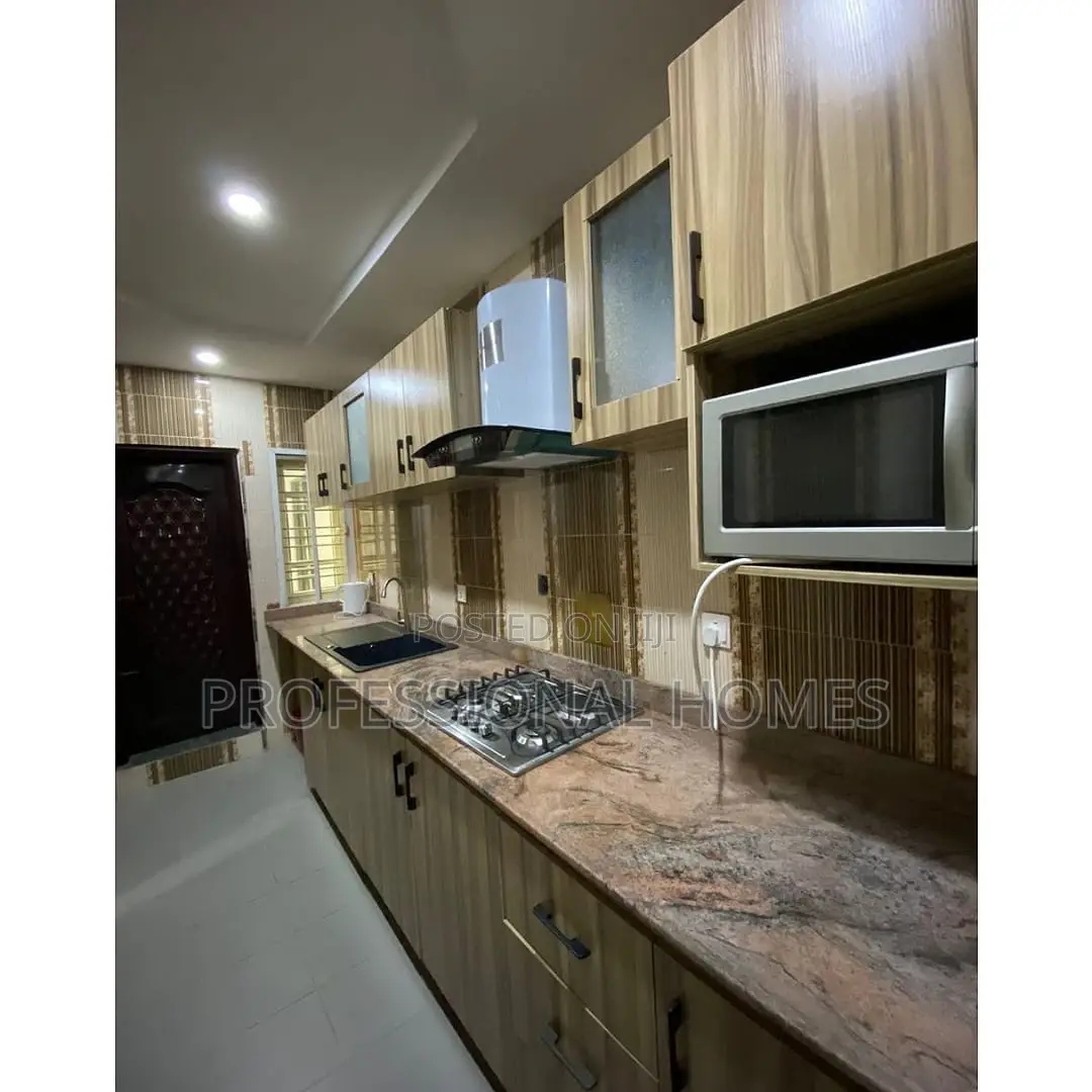 Stylish 3 Bedroom Shortlet Apartment 10mins to Airport Ajao Estate in Ajao Estate