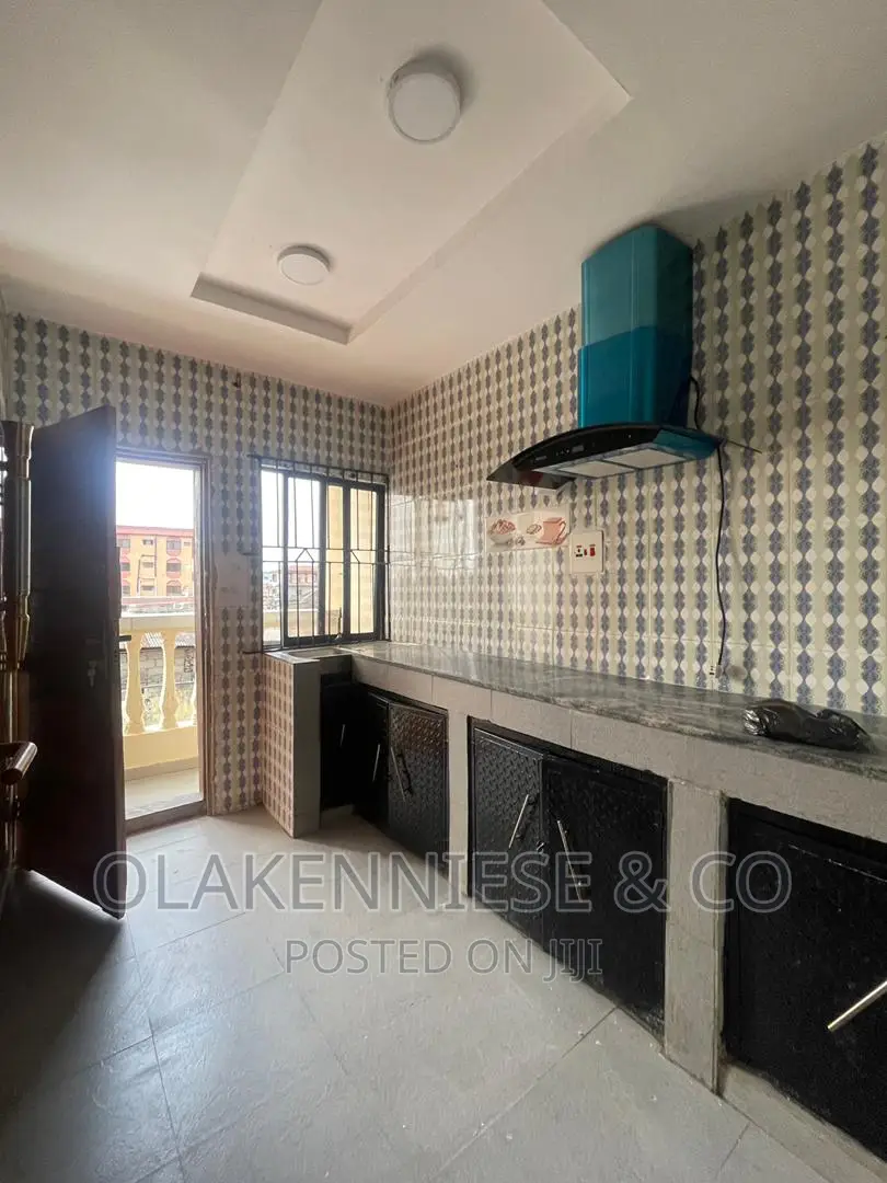 3bdrm Block of Flats in Shaki Crescent, Aguda / Surulere for rent in Aguda / Surulere
