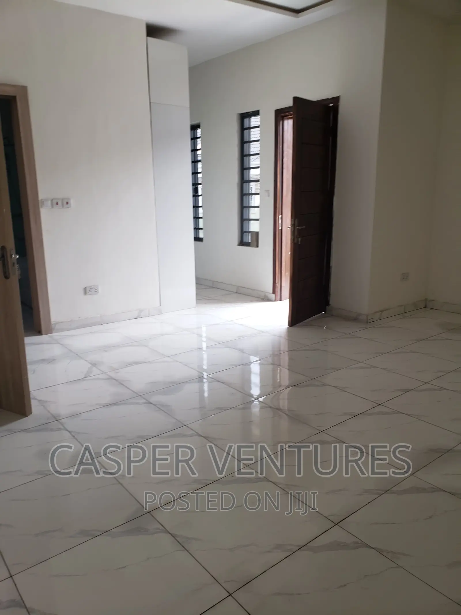 4bdrm Duplex in Chevron for rent in Chevron