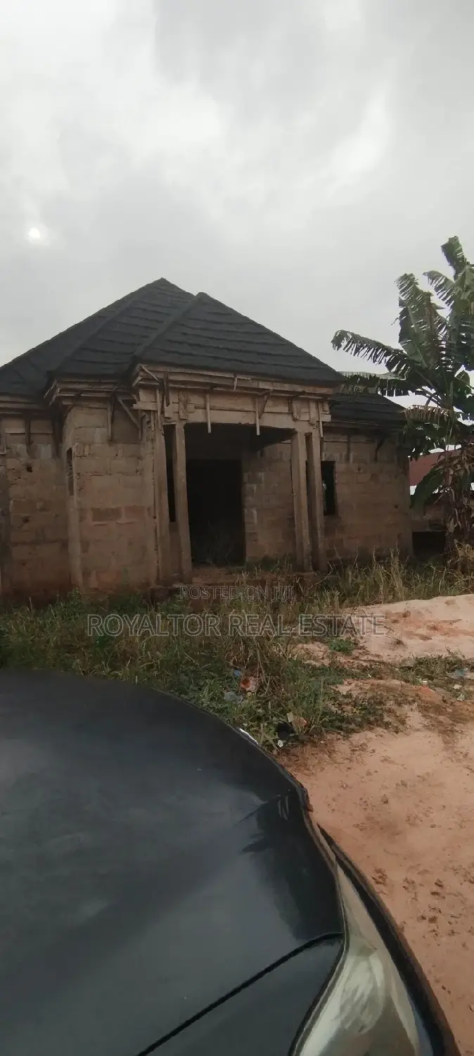 2bdrm Block of Flats in Royaltor, Benin City for sale in Benin City
