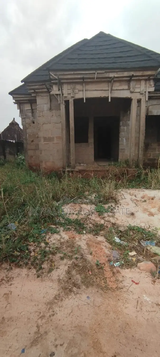 2bdrm Block of Flats in Royaltor, Benin City for sale in Benin City