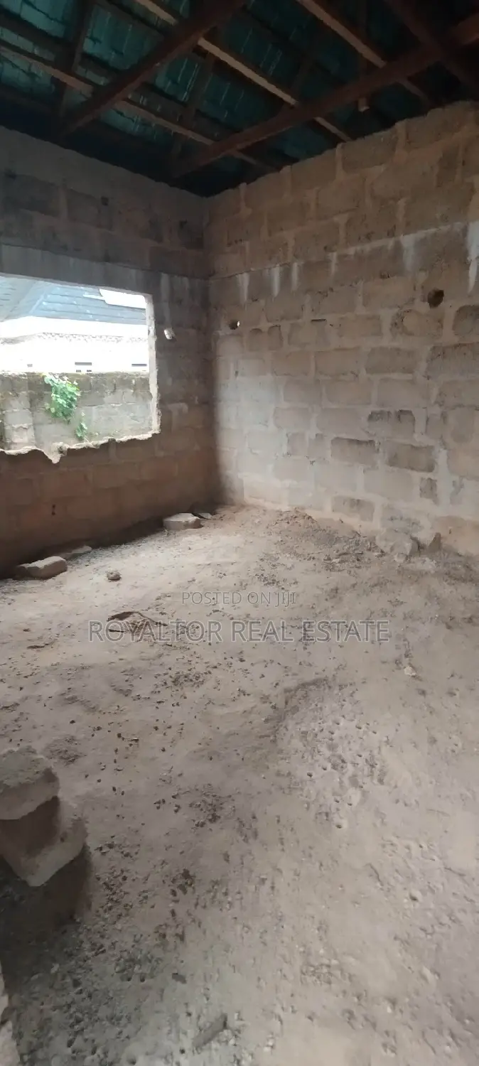 2bdrm Block of Flats in Royaltor, Benin City for sale in Benin City