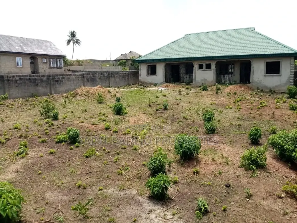 4bdrm Block Of Flats In Glo Side Estate, Gberigbe For Sale in Gberigbe