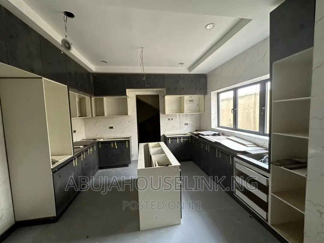 5bdrm Duplex in Guzape Main Abuja for sale in Guzape District