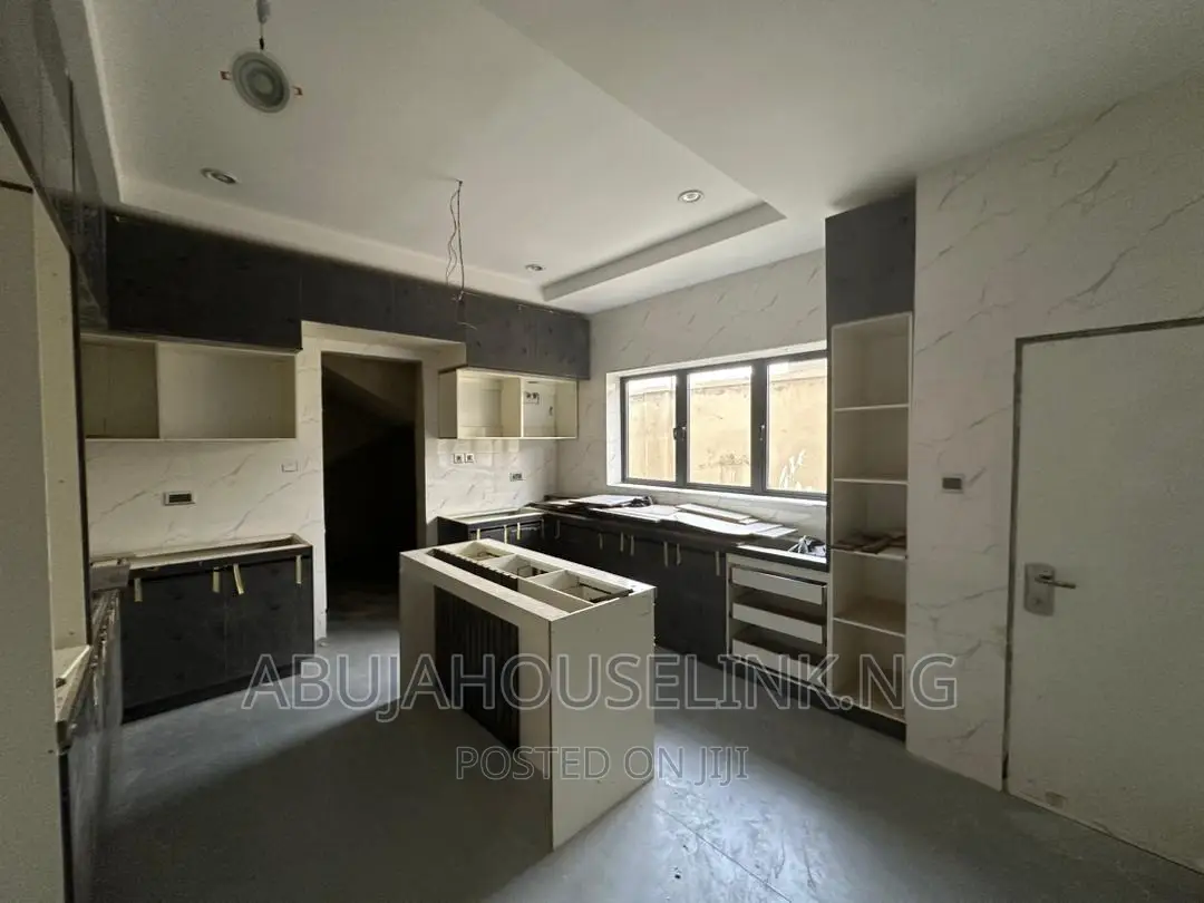 5bdrm Duplex in Guzape Main Abuja for sale in Guzape District