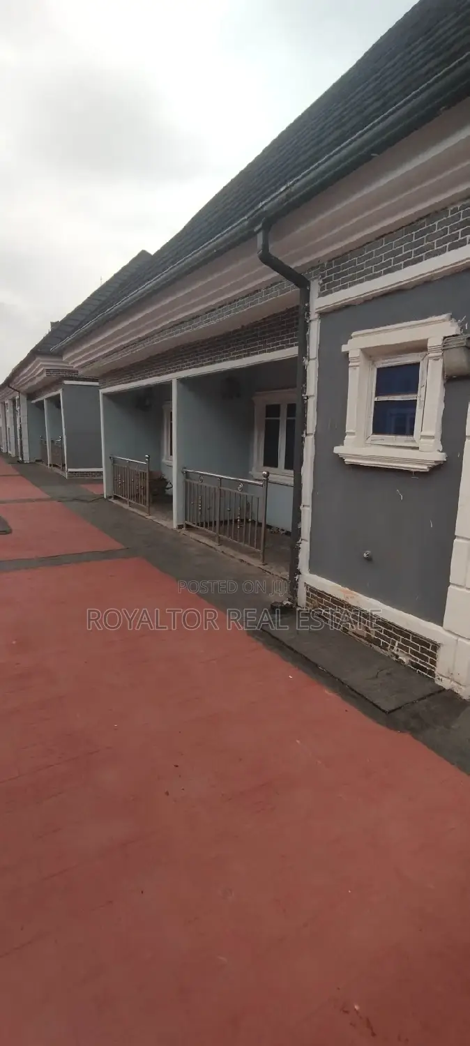 2bdrm Block of Flats in Royaltor, Benin City for sale in Benin City
