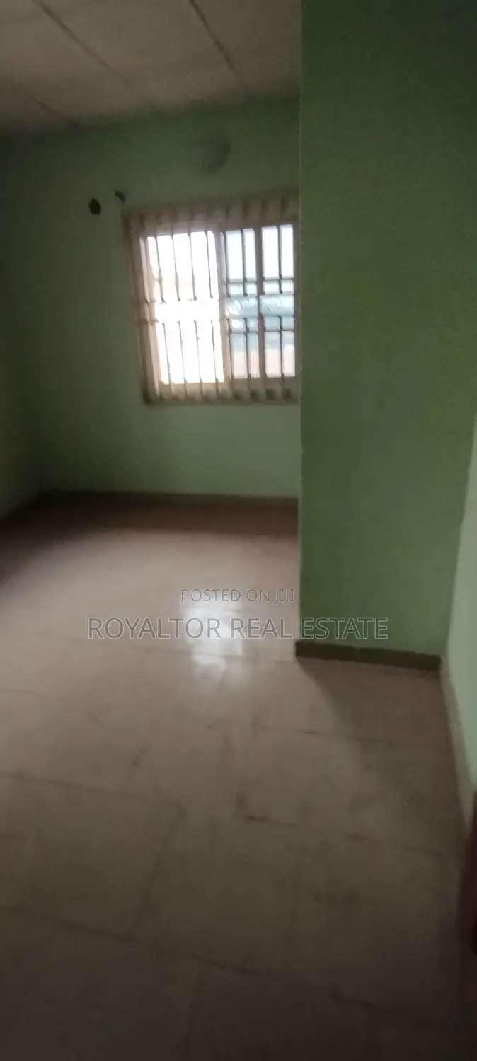 2bdrm Block of Flats in Royaltor, Benin City for sale in Benin City