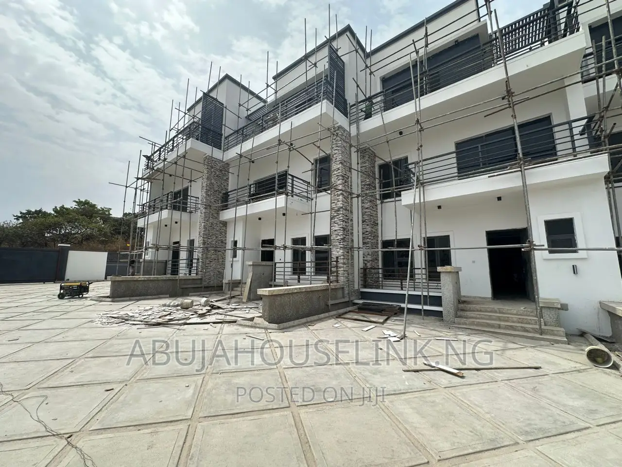 4bdrm Duplex in Guzape Main Abuja for sale in Guzape District