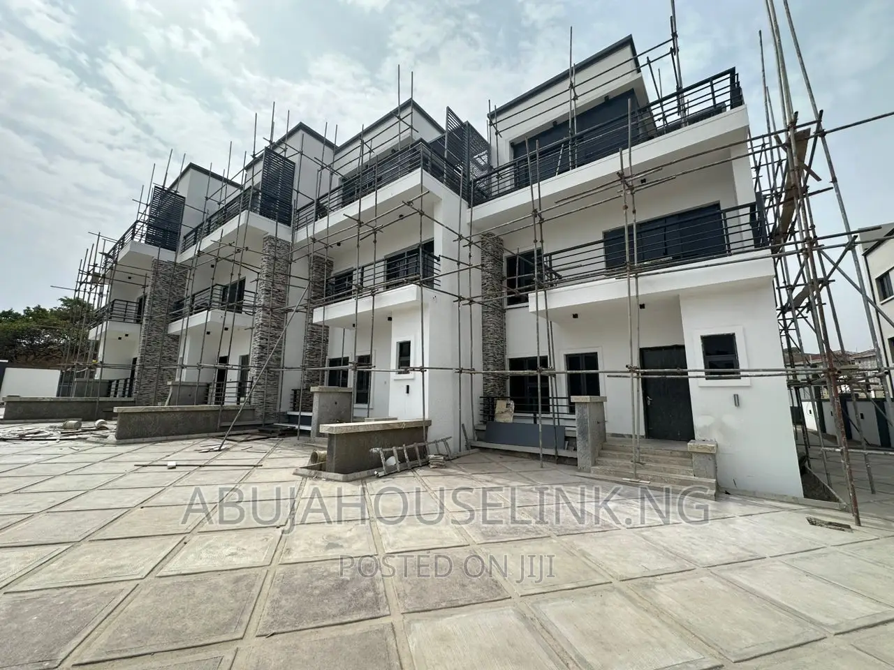 4bdrm Duplex in Guzape Main Abuja for sale in Guzape District