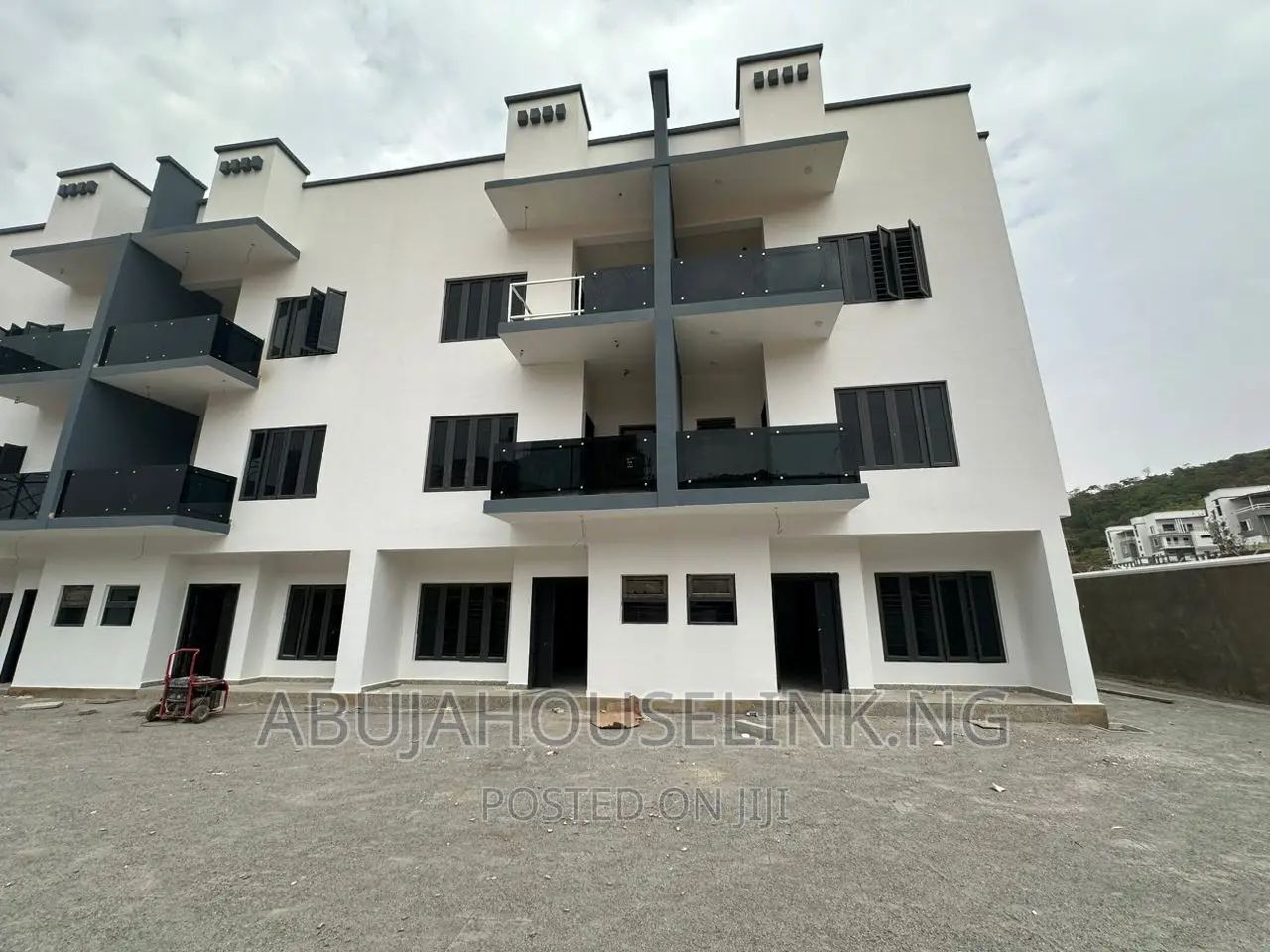 4bdrm Duplex in Guzape Main Abuja for sale in Guzape District