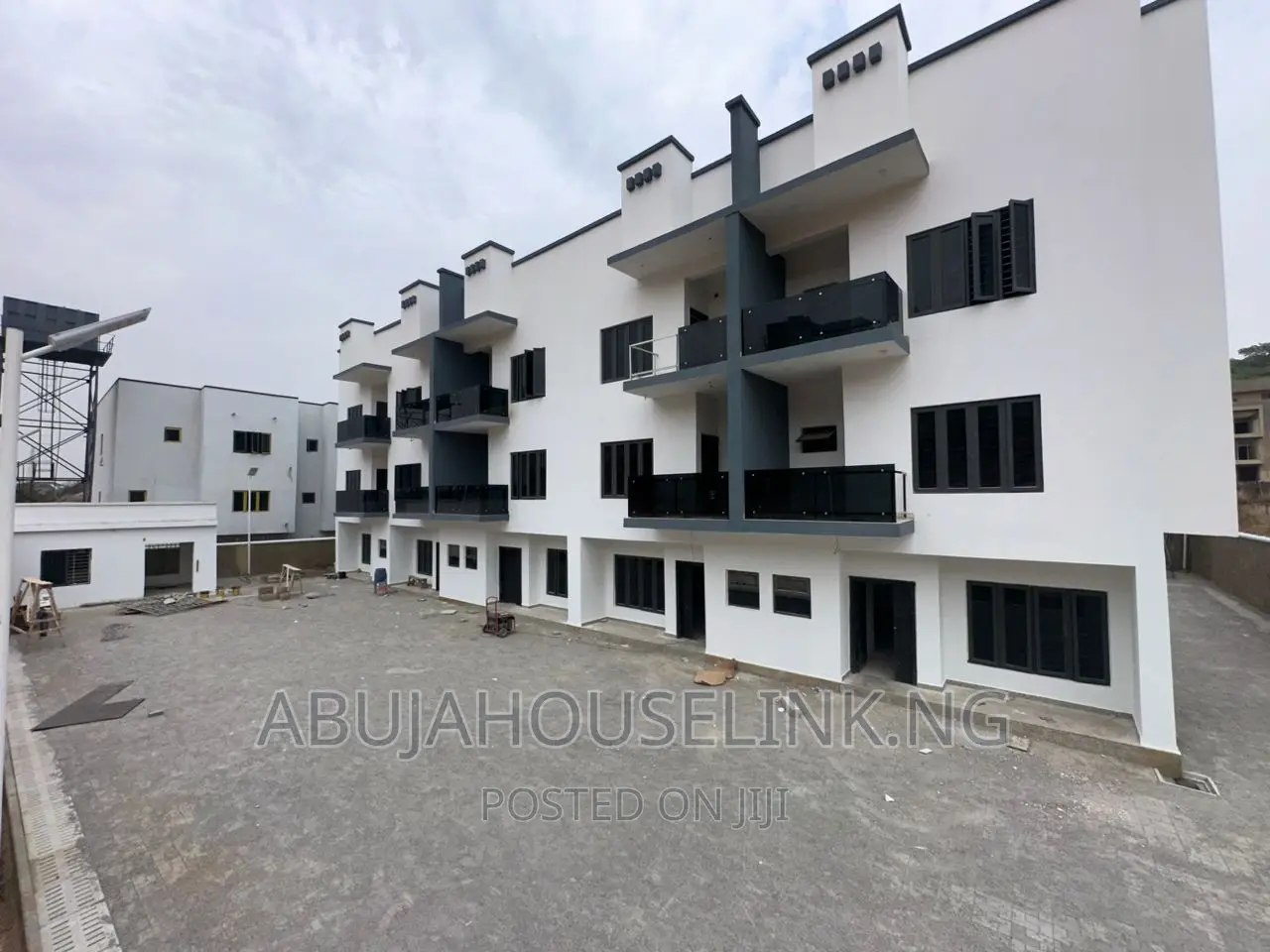 4bdrm Duplex in Guzape Main Abuja for sale in Guzape District
