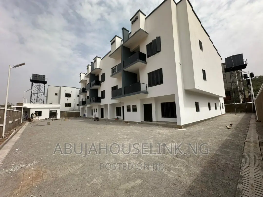 4bdrm Duplex in Guzape Main Abuja for sale in Guzape District