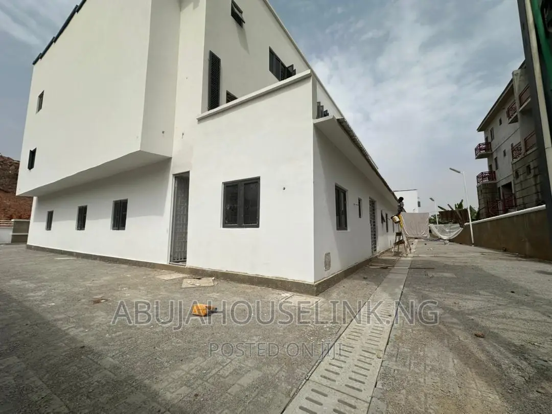 4bdrm Duplex in Guzape Main Abuja for sale in Guzape District
