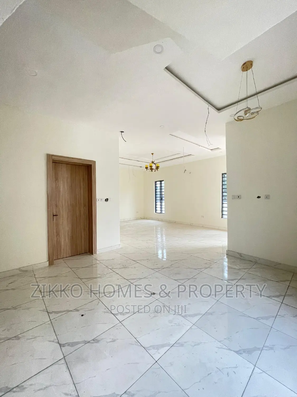 5bdrm Duplex in Chevron Drive for sale in Chevron