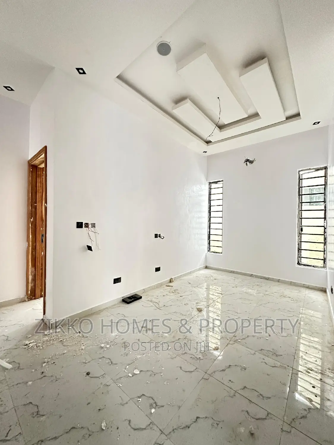5bdrm Duplex in Chevron Drive for sale in Chevron