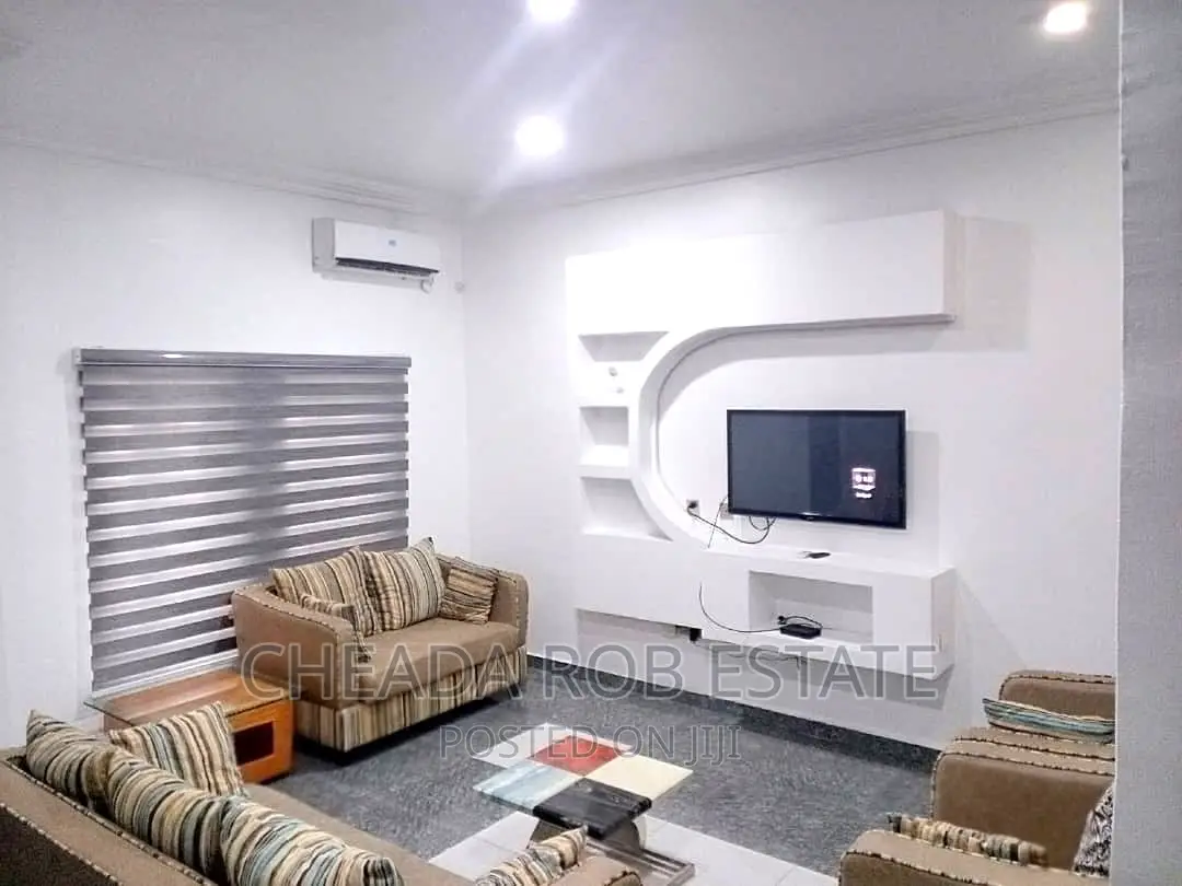 Special Luxury 2bedroom Shortlet With 24hrs Light in Stadium in Aba Expressway