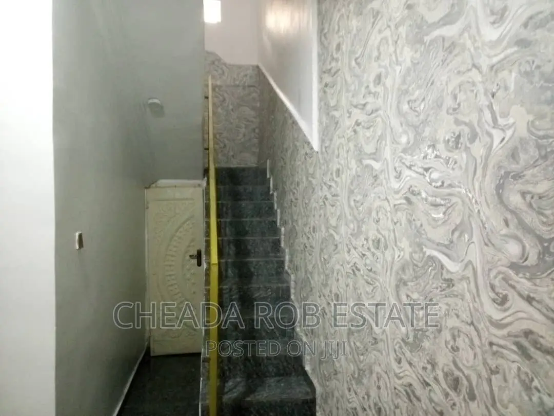 Special Luxury 2bedroom Shortlet With 24hrs Light in Stadium in Aba Expressway