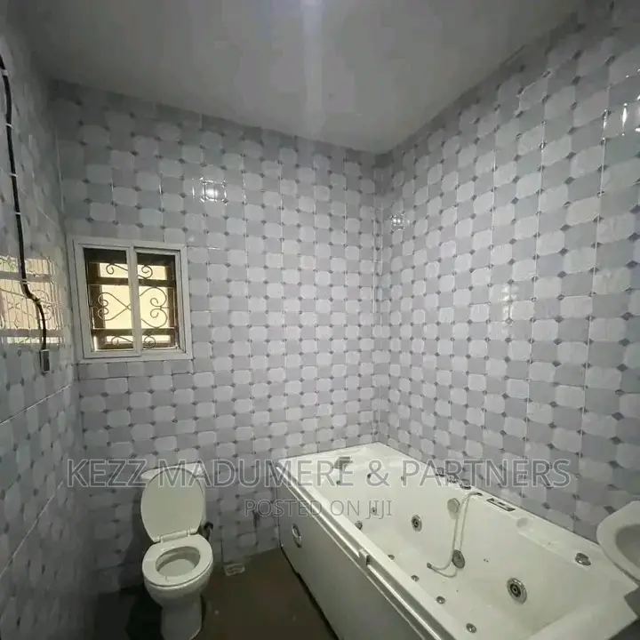 4bdrm Duplex in Off Sars Road, Port for sale in Port-Harcourt