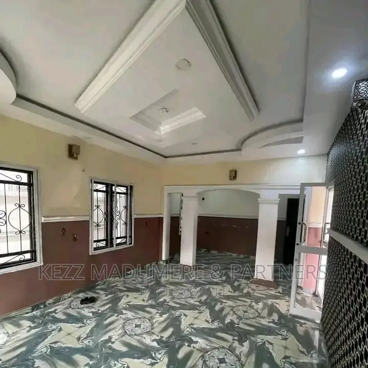 4bdrm Duplex in Off Sars Road, Port for sale in Port-Harcourt