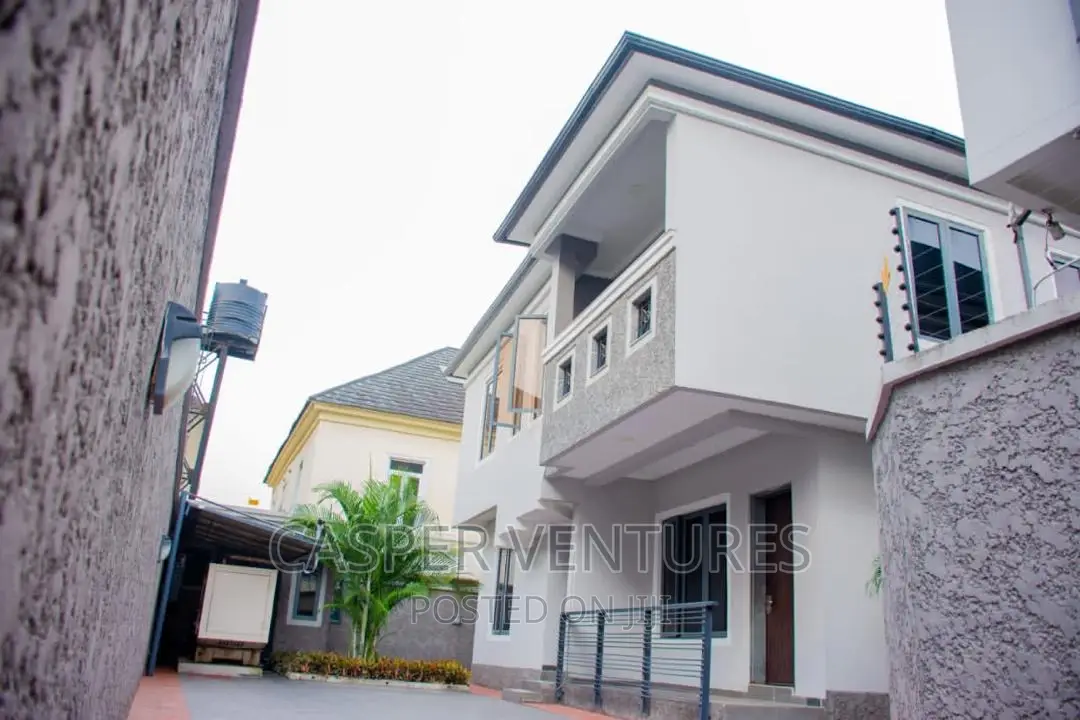 Furnished 5bdrm Duplex in Chevron for sale in Chevron