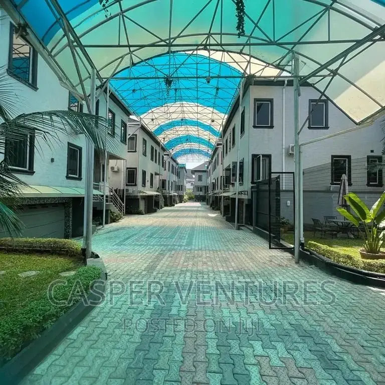 4bdrm Duplex in Chevron for rent in Chevron