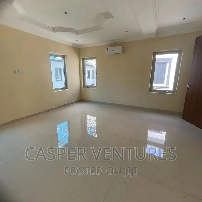 4bdrm Duplex in Chevron for rent in Chevron