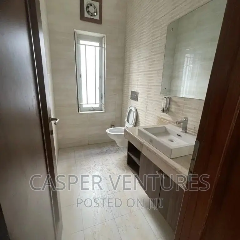 4bdrm Duplex in Chevron for rent in Chevron
