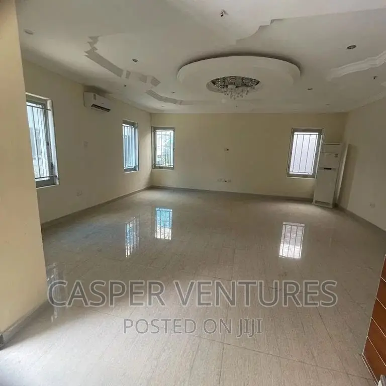 4bdrm Duplex in Chevron for rent in Chevron