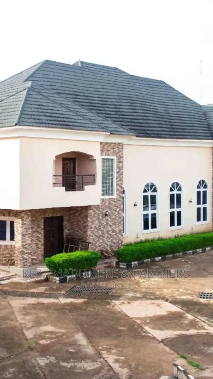 20bdrm Duplex in Gra , Enugu , Enugu for sale in Enugu