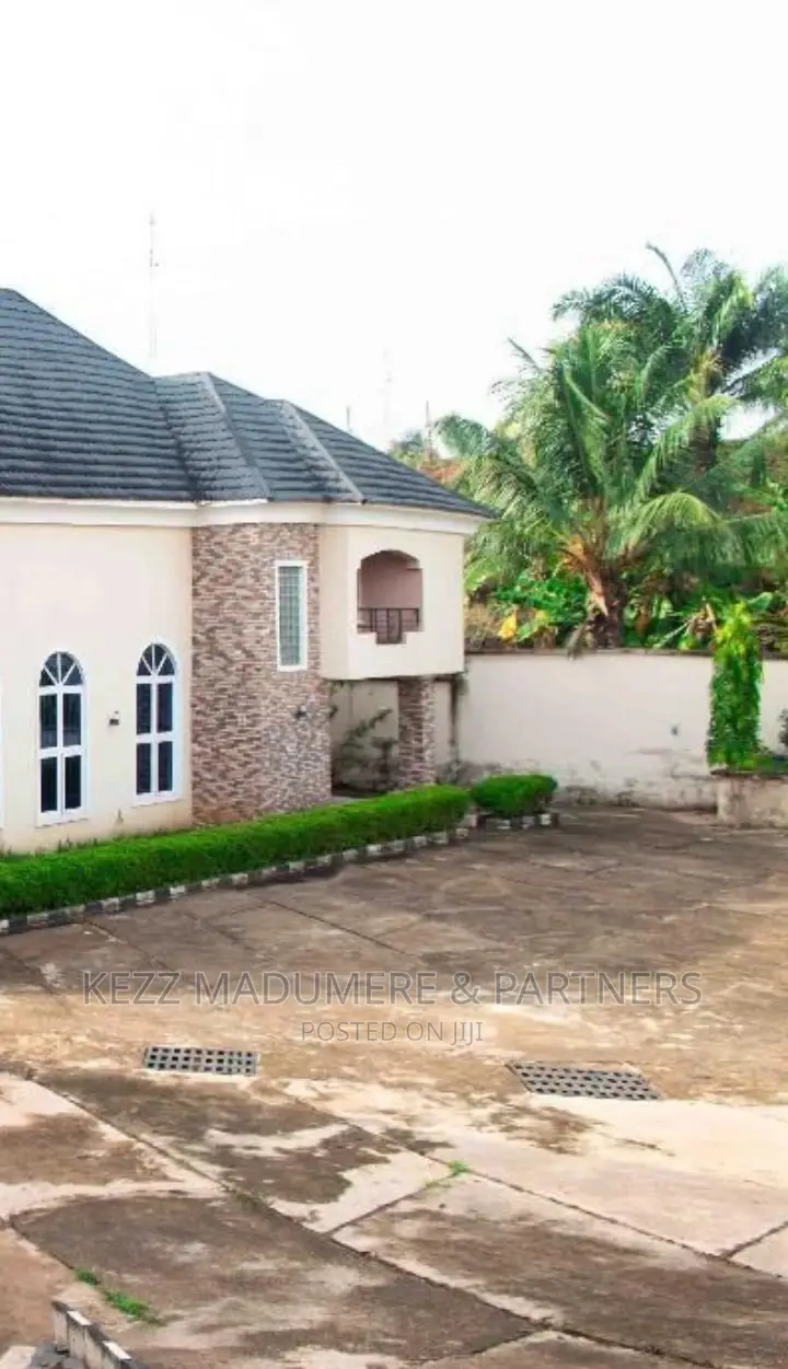 20bdrm Duplex in Gra , Enugu , Enugu for sale in Enugu