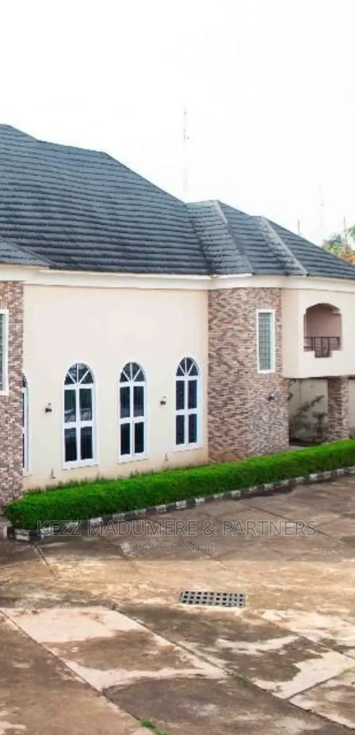 20bdrm Duplex in Gra , Enugu , Enugu for sale in Enugu