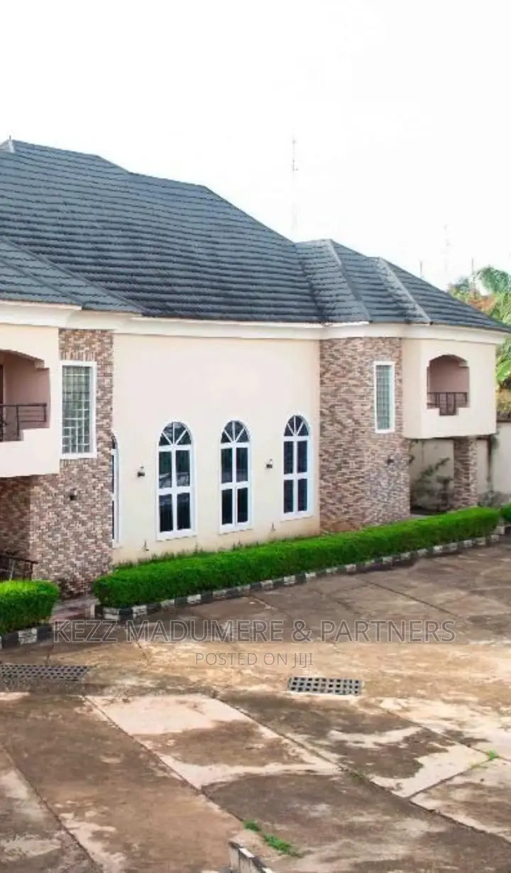 20bdrm Duplex in Gra , Enugu , Enugu for sale in Enugu