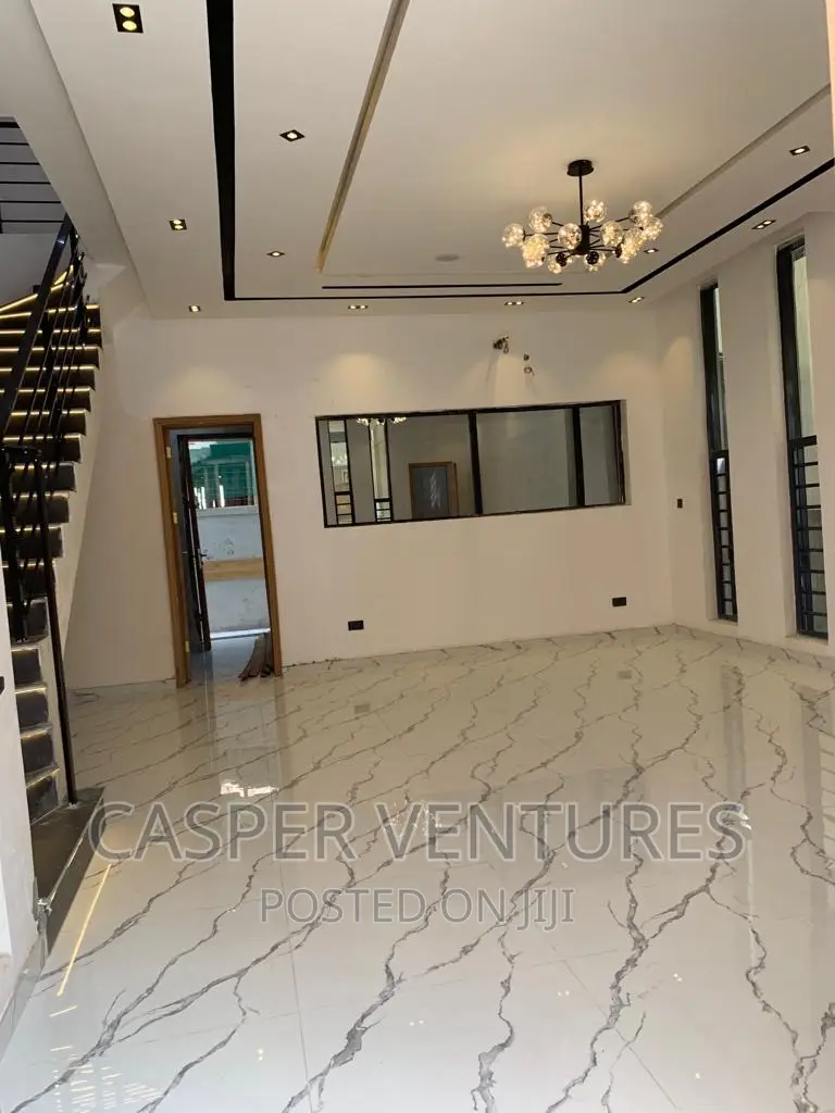 5bdrm Duplex in Chevron for sale in Chevron