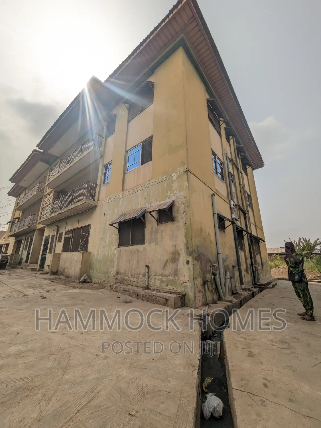 20bdrm Block of Flats in Farayola Street, Agbowo for sale in Agbowo