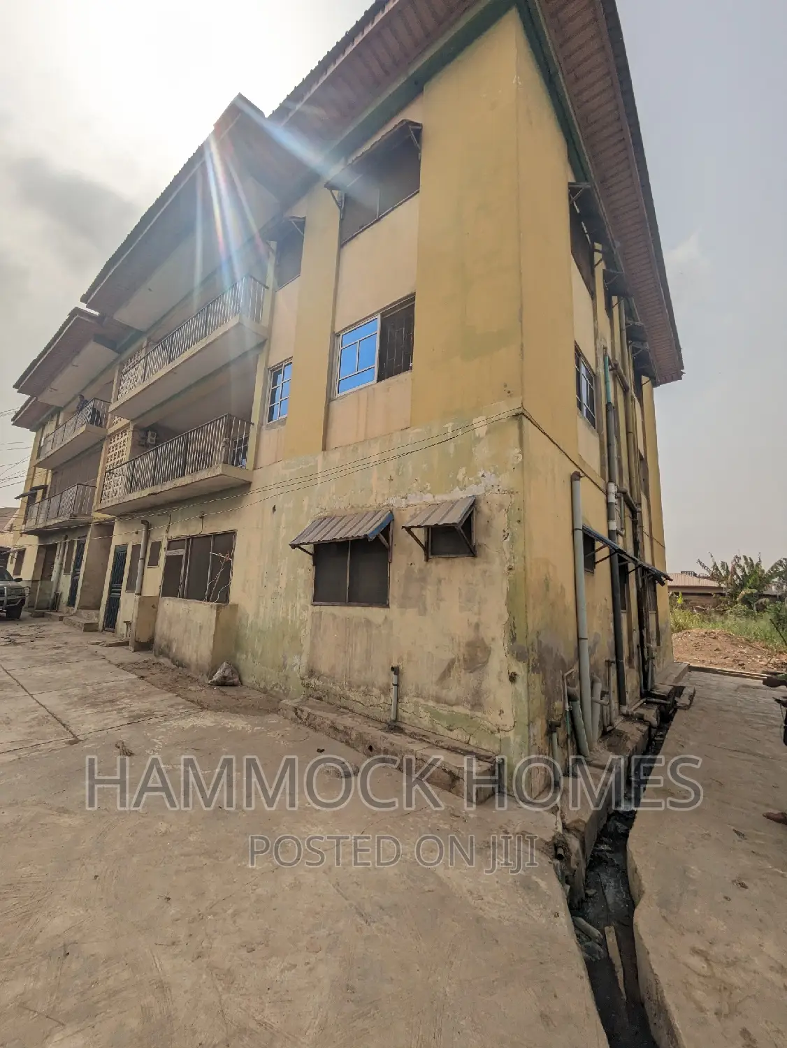 20bdrm Block of Flats in Farayola Street, Agbowo for sale in Agbowo