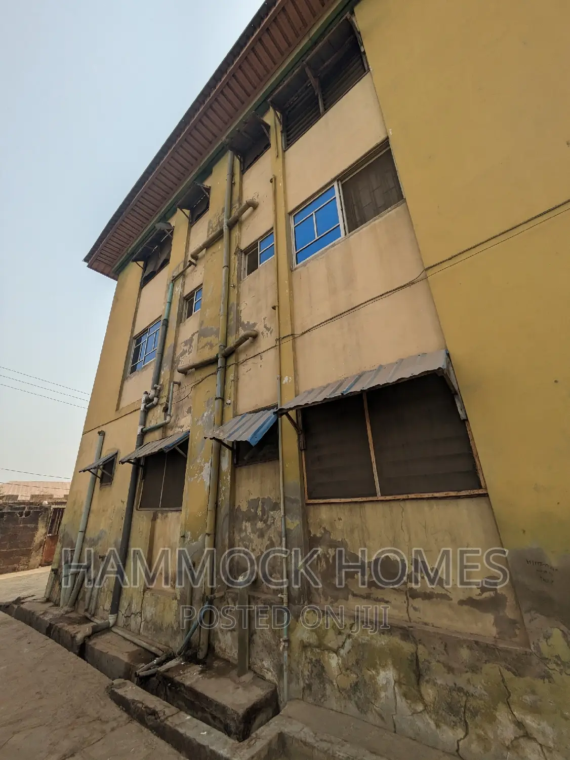 20bdrm Block of Flats in Farayola Street, Agbowo for sale in Agbowo
