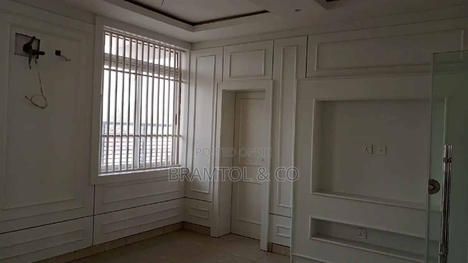 Corporate Office/Shop in a Beautiful Plaza Near Banex in Wuse 2