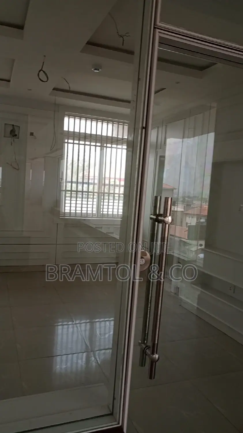Corporate Office/Shop in a Beautiful Plaza Near Banex in Wuse 2