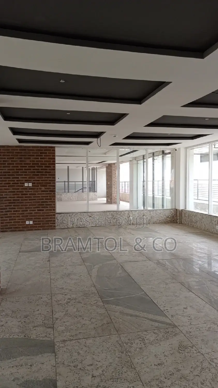 46sqm Office/Shop in a Serviced Plaza in Wuse 2 in Wuse 2