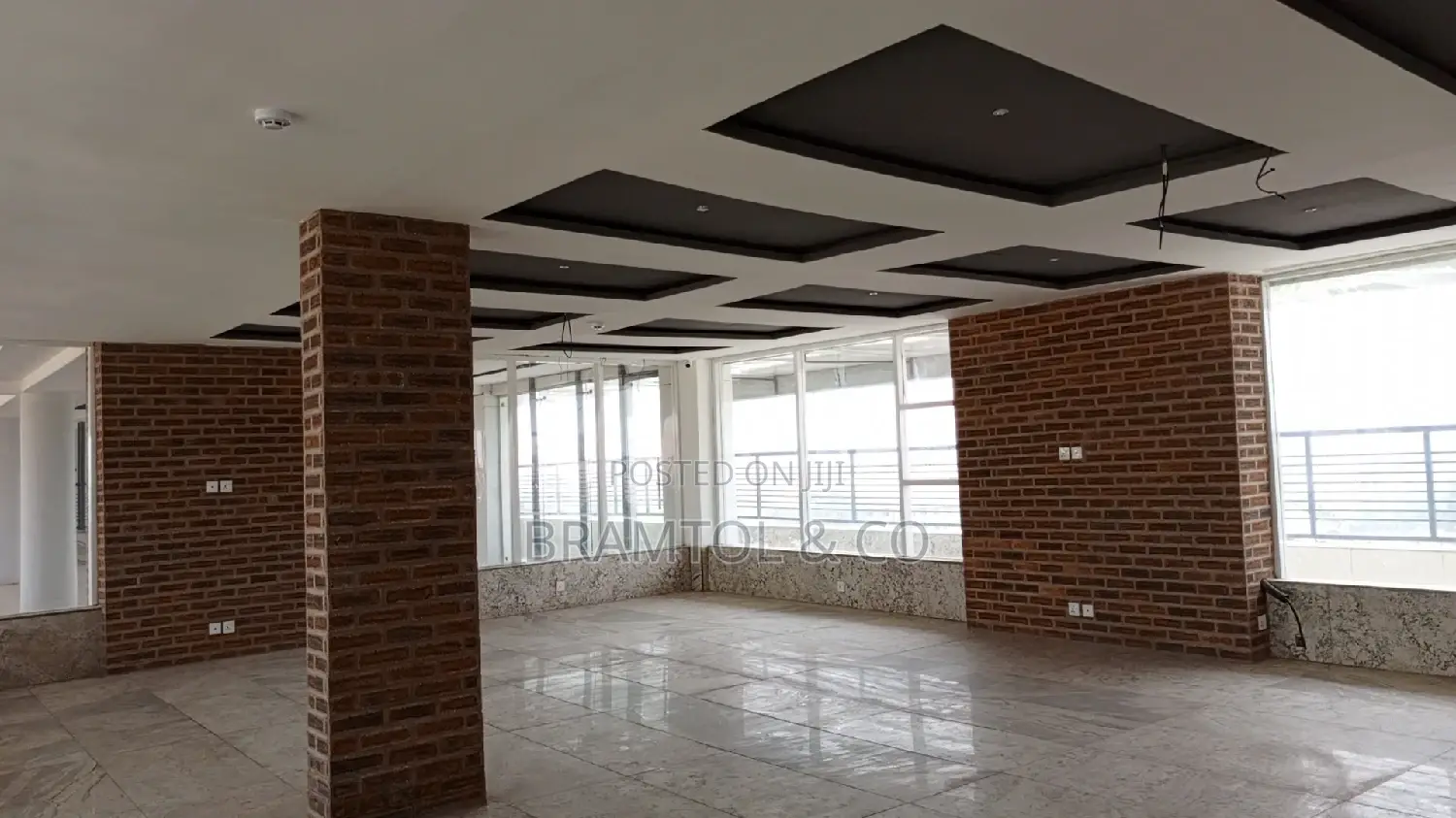 46sqm Office/Shop in a Serviced Plaza in Wuse 2 in Wuse 2