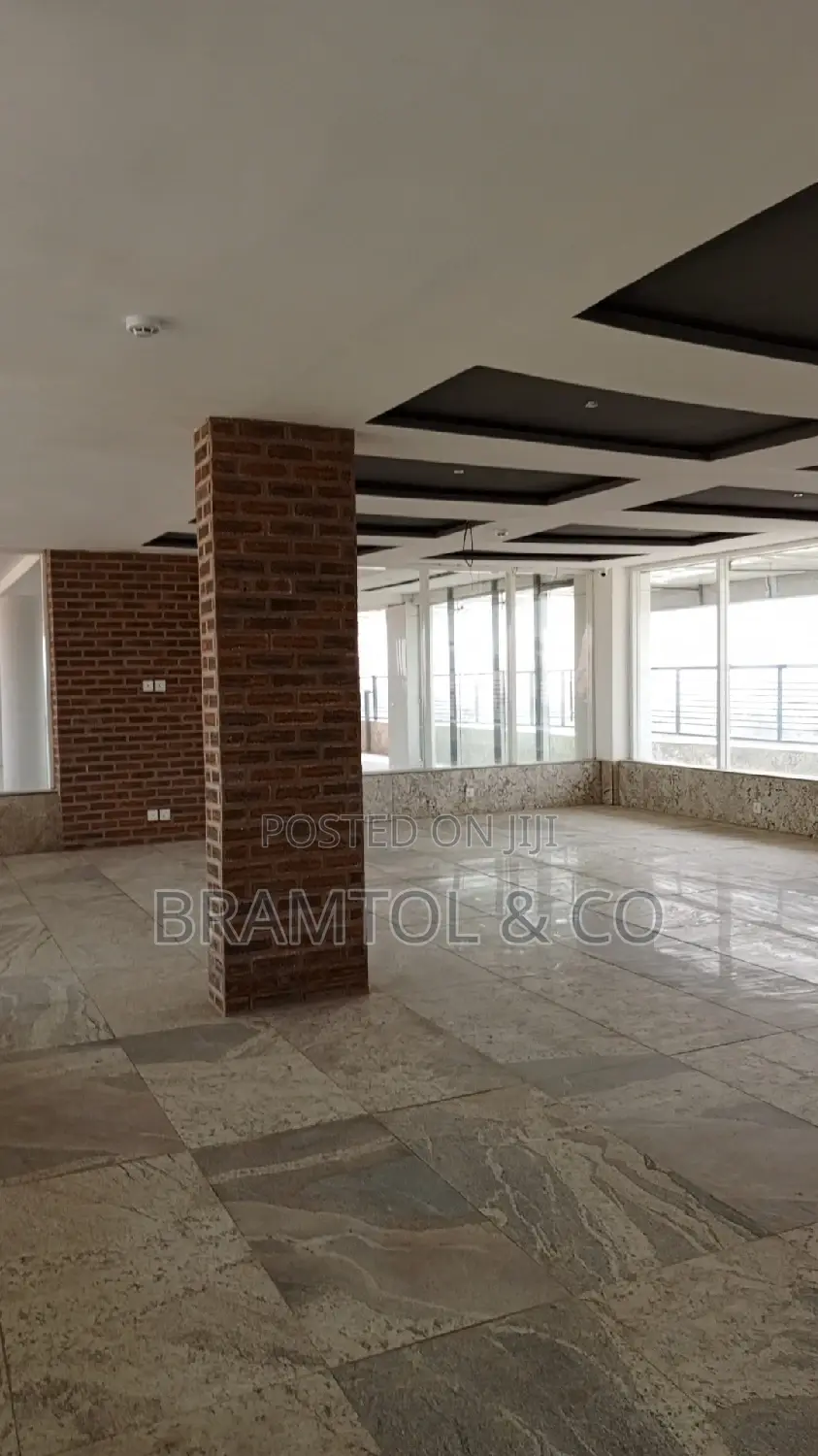46sqm Office/Shop in a Serviced Plaza in Wuse 2 in Wuse 2
