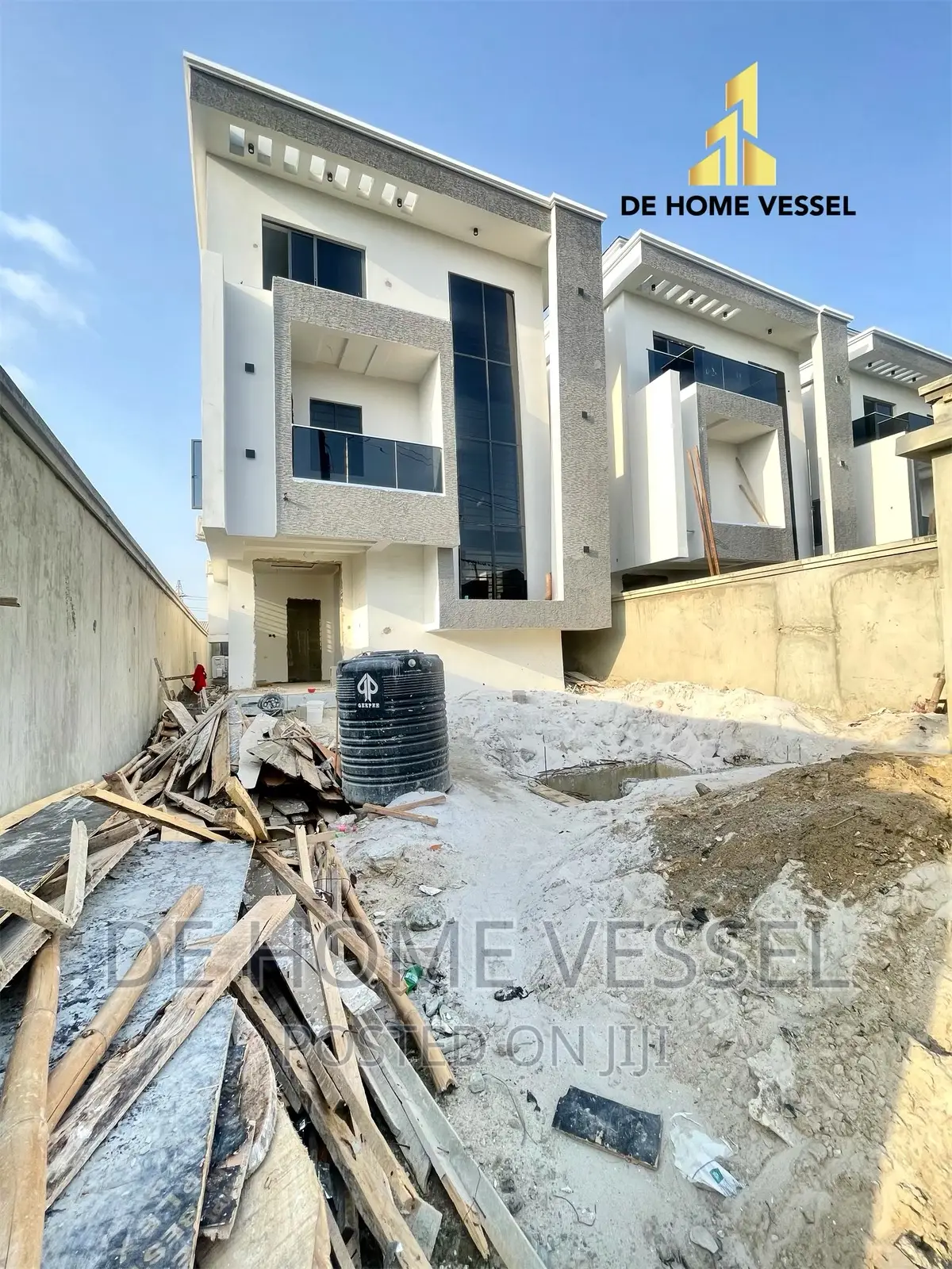 5bdrm Duplex in Lekki Phase 1 for sale in Lekki Phase 1