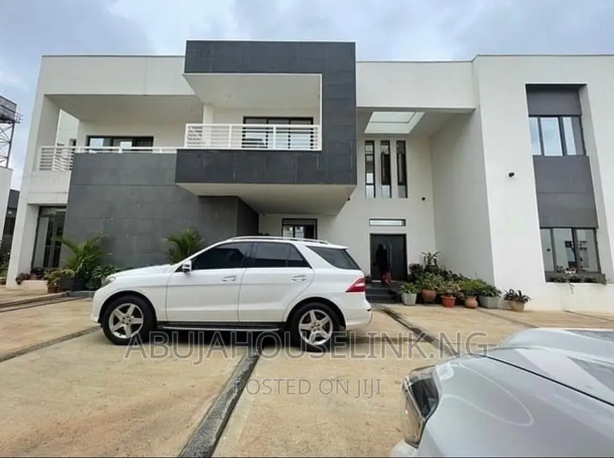 Furnished 5bdrm Duplex in Guzape Main Abuja for sale in Guzape District
