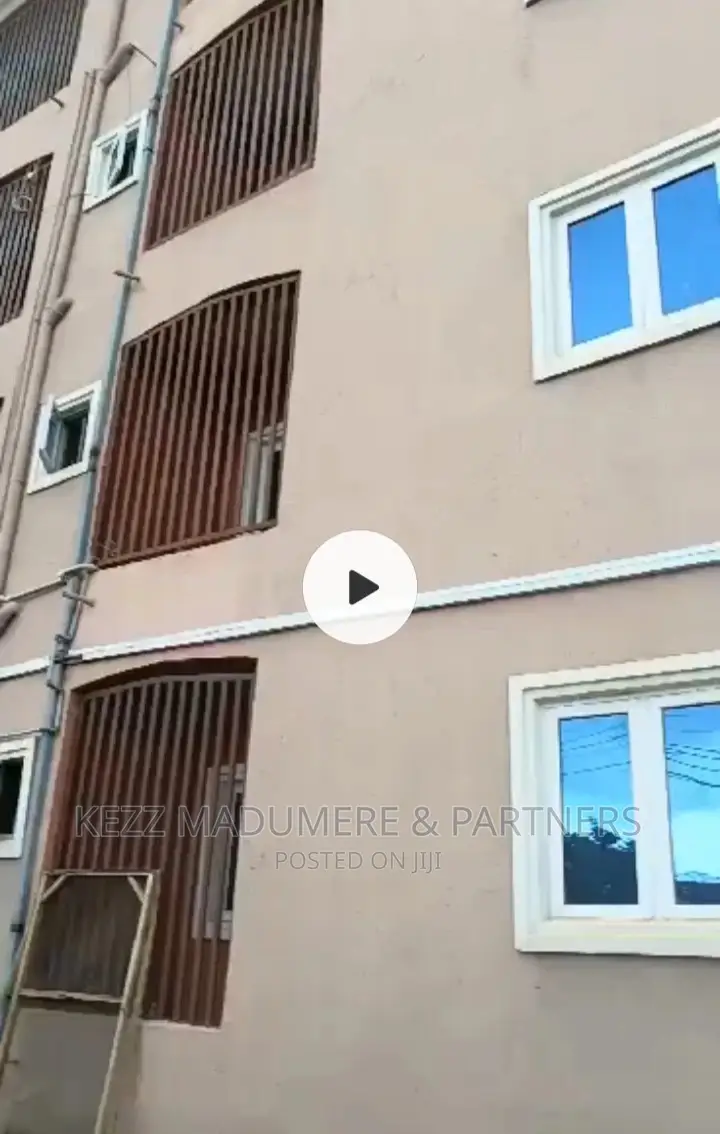 8bdrm Block of Flats in Amenyi, Awka, for sale in Awka