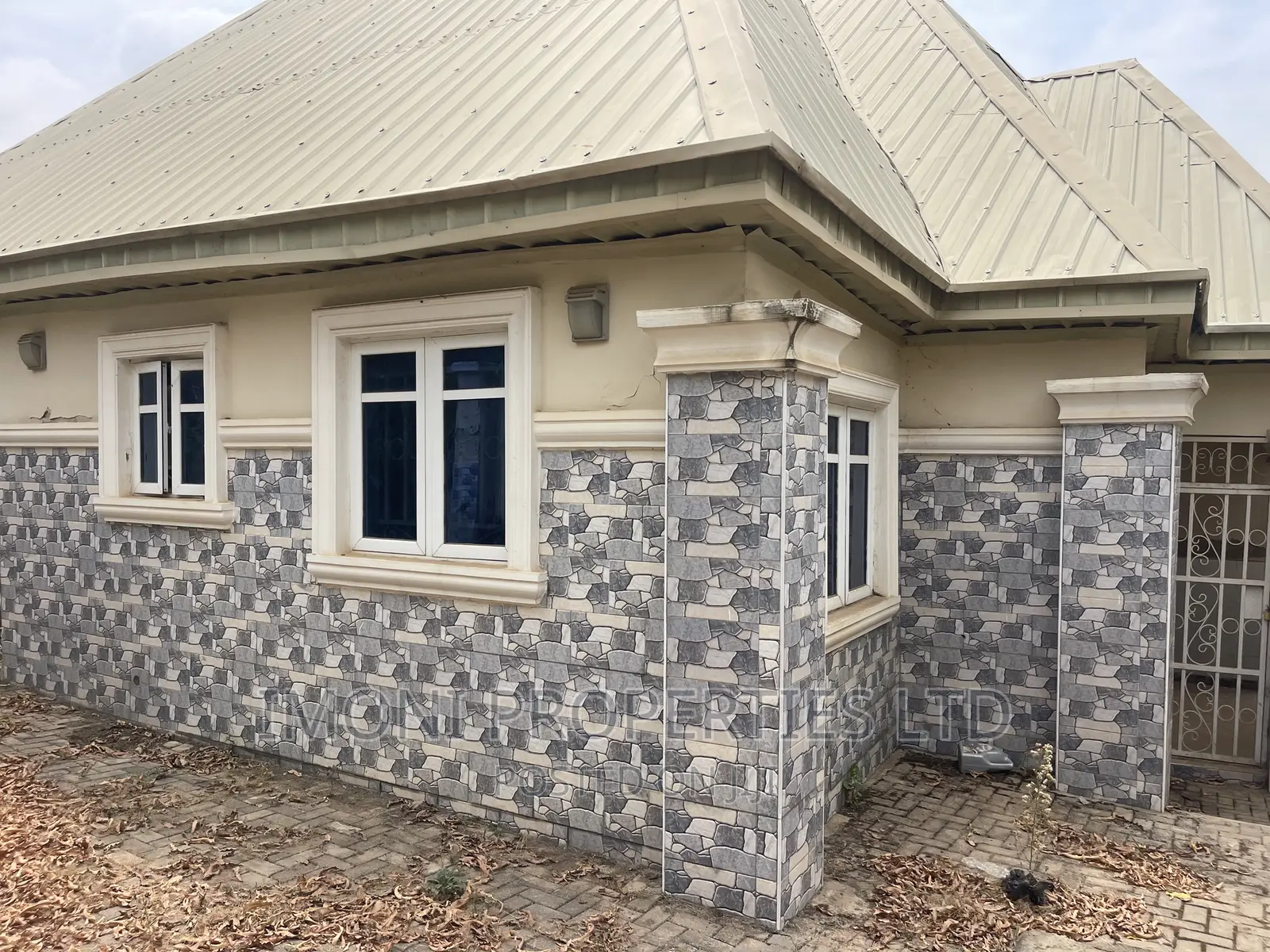 3bdrm Bungalow in Dutse Obasajo Road for rent in Dutse-Alhaji